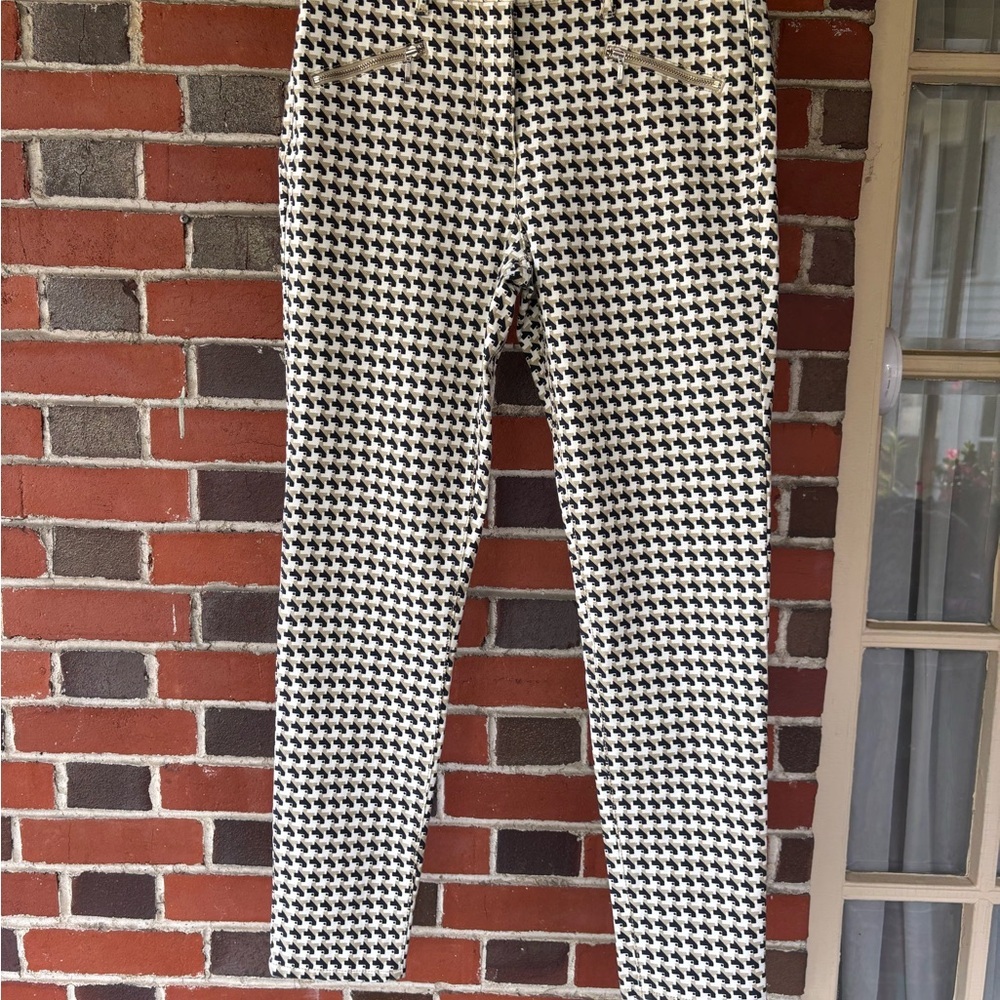 J. McLaughlin Black and Cream Houndstooth Pants